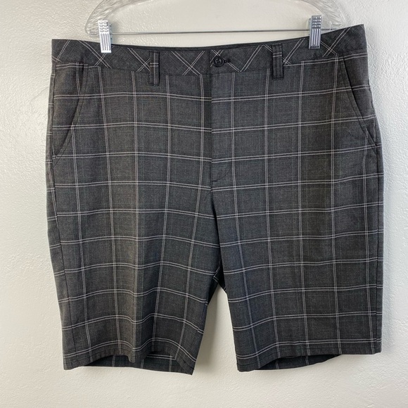 Travis Mathews Gray Grid Plaid Windowpane Chino Golf Shorts Men’s 38 - Picture 12 of 13